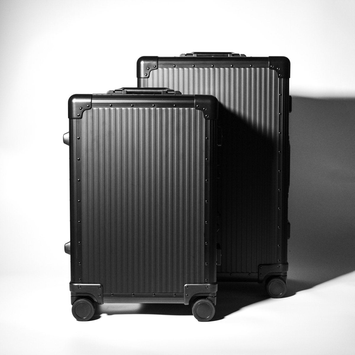 <受注生産 10月30日〜発送分>Stripe Aluminum Suitcase(Black) - aucentic