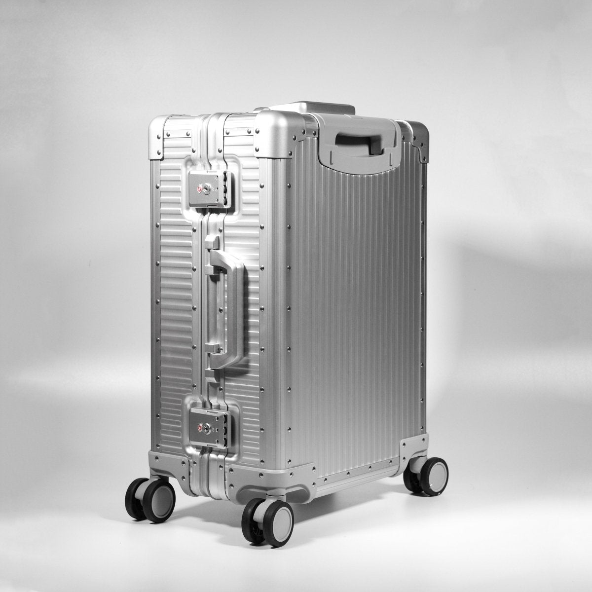 <受注生産 12月27日~ 順次発送>Stripe Aluminum Suitcase(Silver) - aucentic