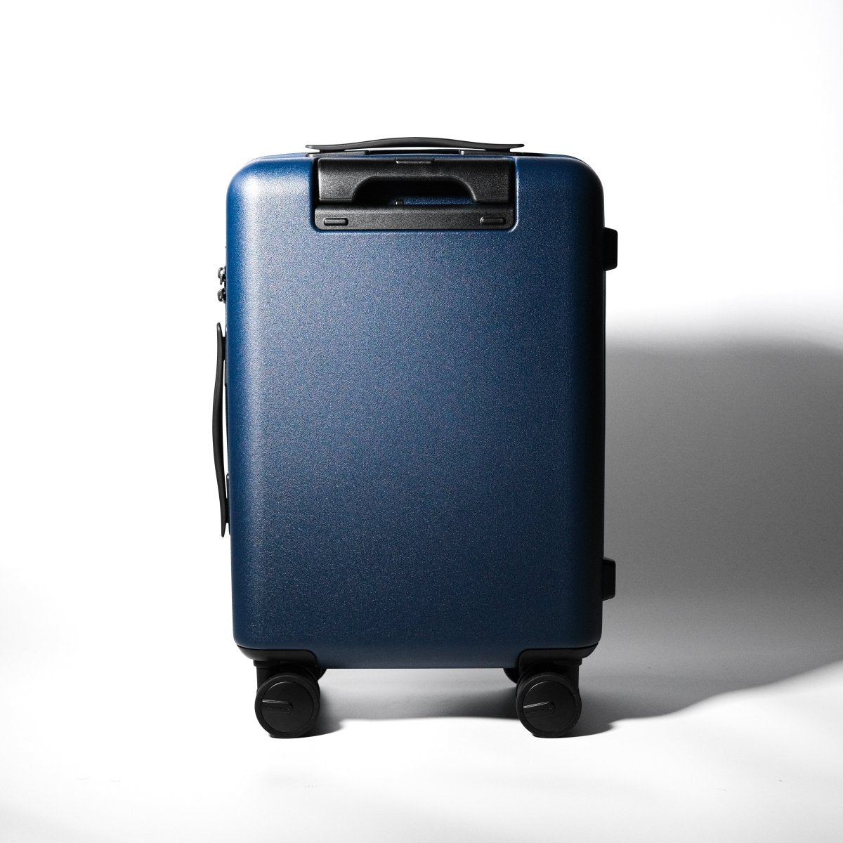 <受注生産 3月15日〜順次発送予定> Essential Luxe Suitcase（Dark Blue） - aucentic