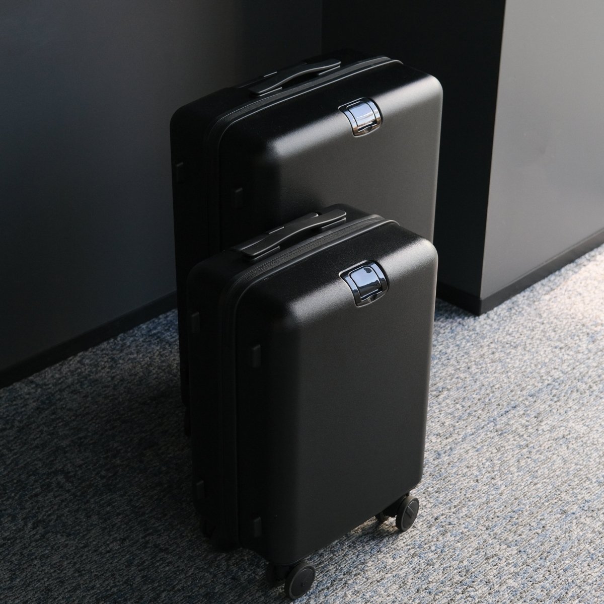 Essential Luxe Suitcase | aucentic(オーセンティック)
