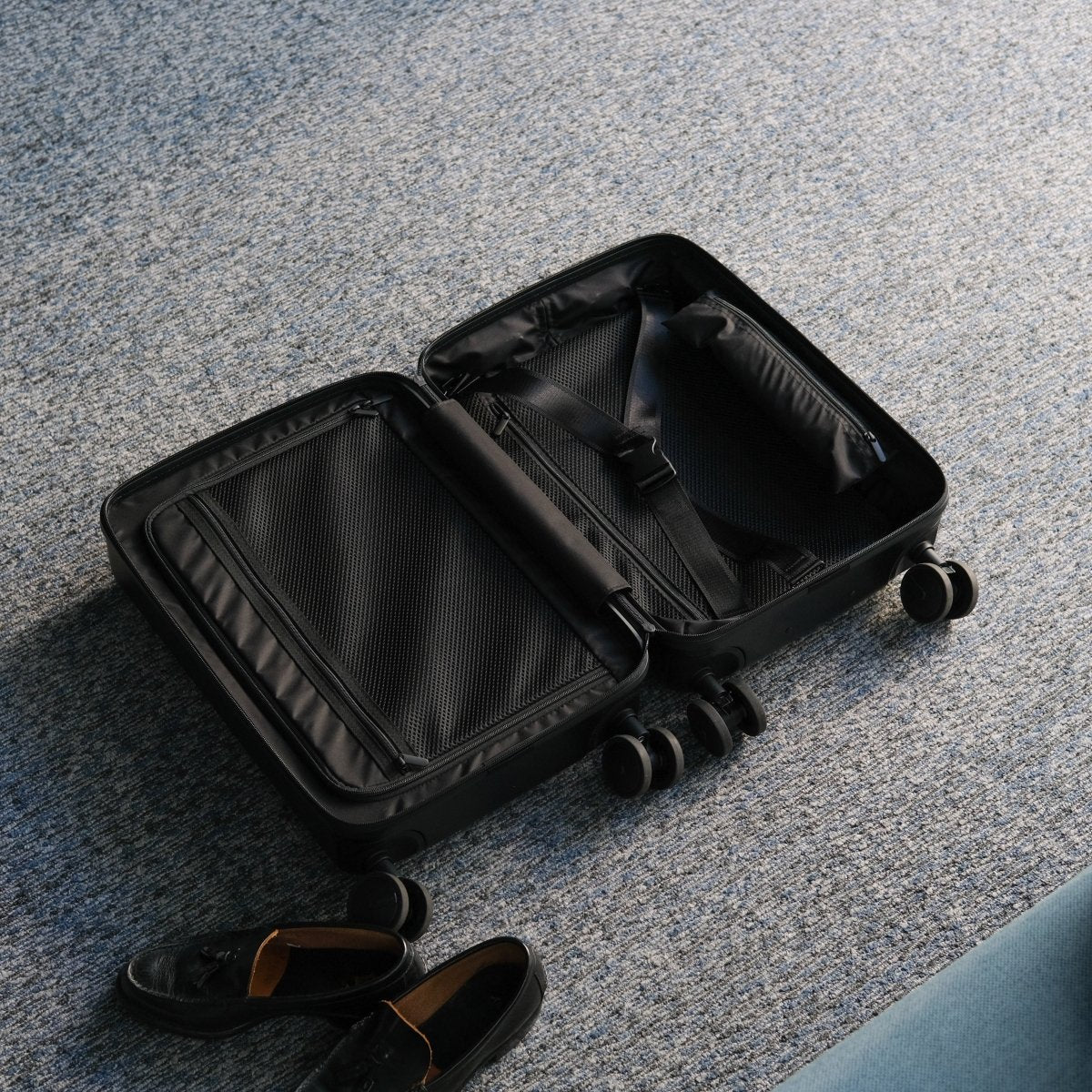Essential Luxe Suitcase | aucentic(オーセンティック)